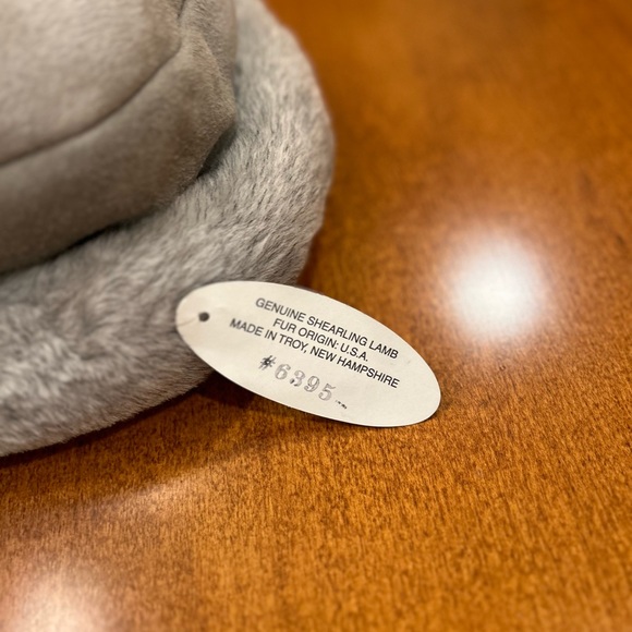 Genuine Shearling Lamb hat - Picture 3 of 5